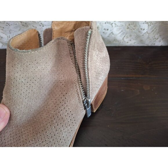 EUC Lucky Brand	Bayley 2 Perforated Beige Suede BootSz. 8.5M - Picture 11 of 12